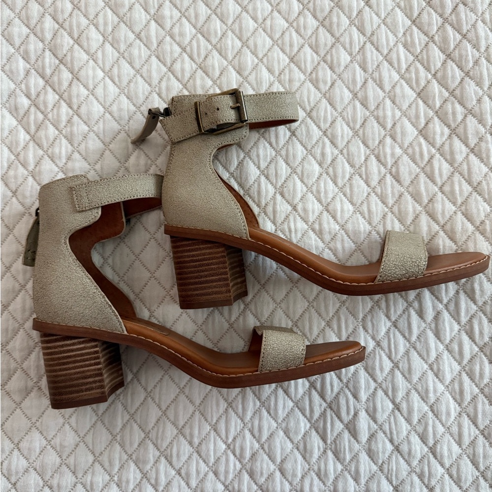 Women's Tan Block Heel Sandals